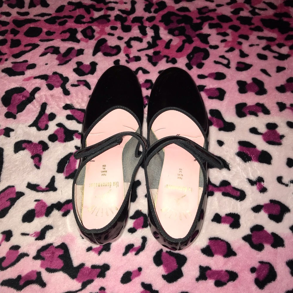 tap shoes